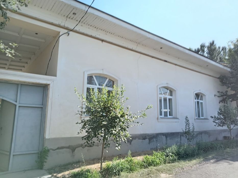 Gʻiyos Umarov da 6sotihli yashash uchun qurilgan uy sotiladi