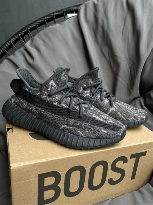 Yeezy Boost 350 V2 Dark Salt Adidas Unisex 39 1/3