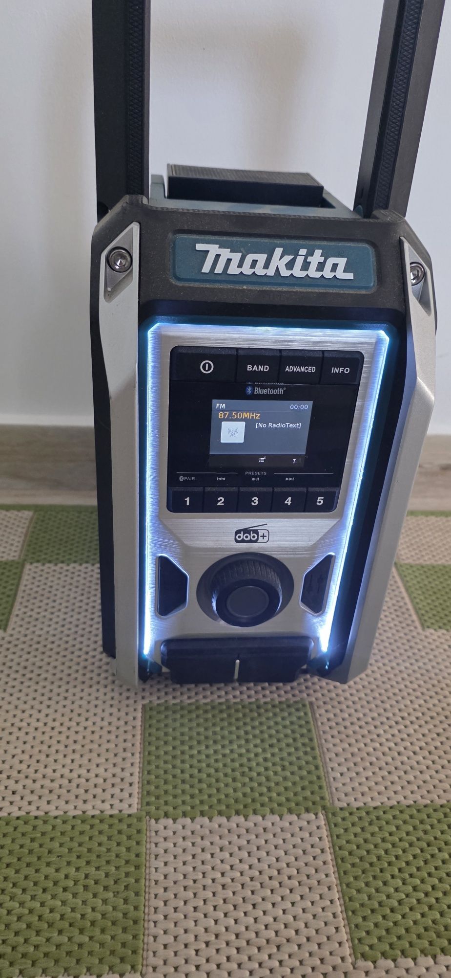 Radio makita dmr 115 cu bluetooth
