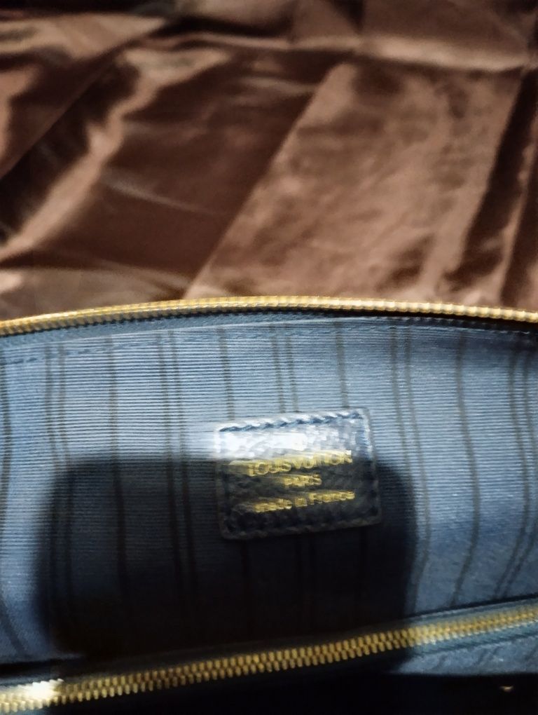 Vând geantă Louis Vuitton