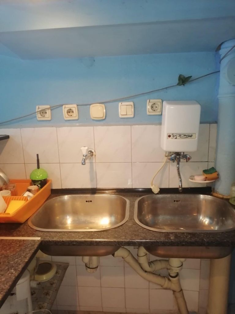 Дава се под наем Гараж / Паркомясто в Велико Търново, Промишлена зона - Запад - 123581 кв.м за 112.2 € - Снимка #6