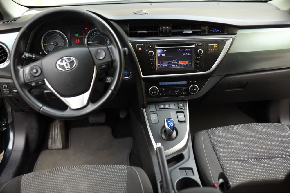 Toyota auris hybrid 2014
