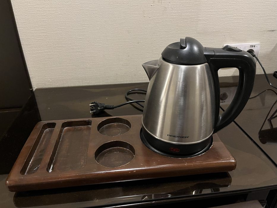 Чайник электрический в комлекте с деревянным подносом оптом