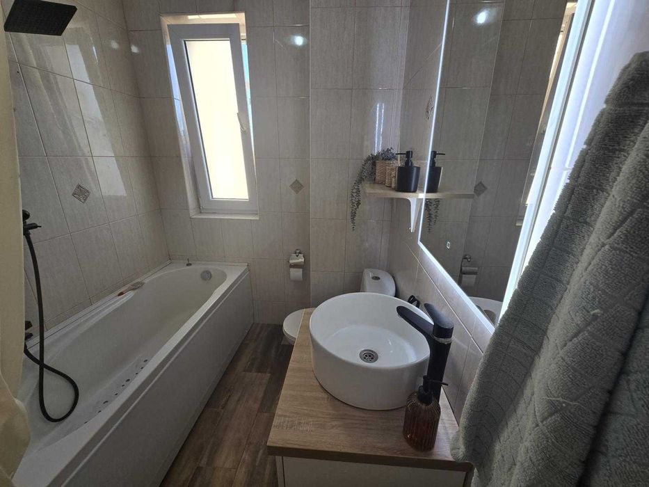 Apartament 3 camere si 2 locuri parcare, bloc 2014, renovat designer