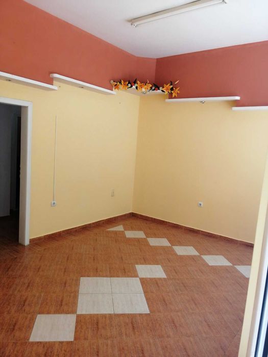 Търговско помещение под наем до м-н Боруй