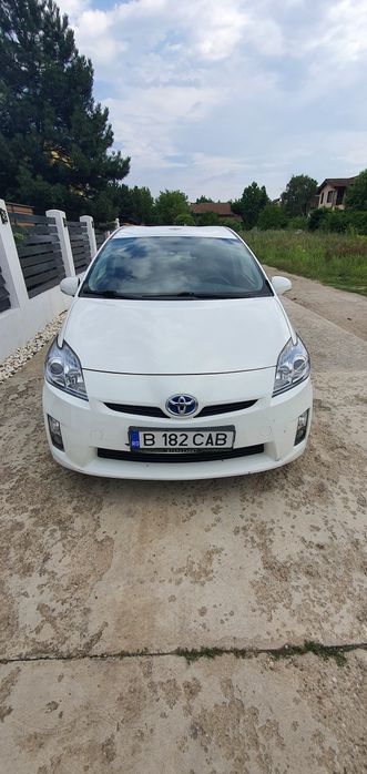 Inchiriez Toyota Prius cu GPL pentru uber bolt