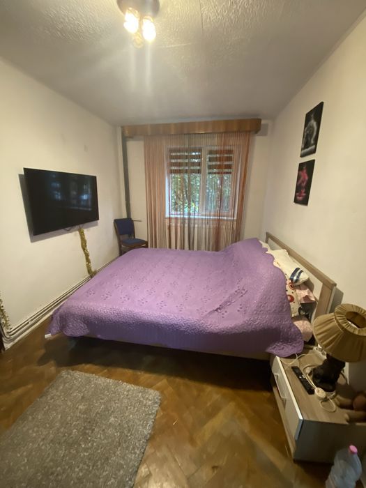 Vand  Apartament 3 Camere Trivale Etaj 2 Pret 79000Euro