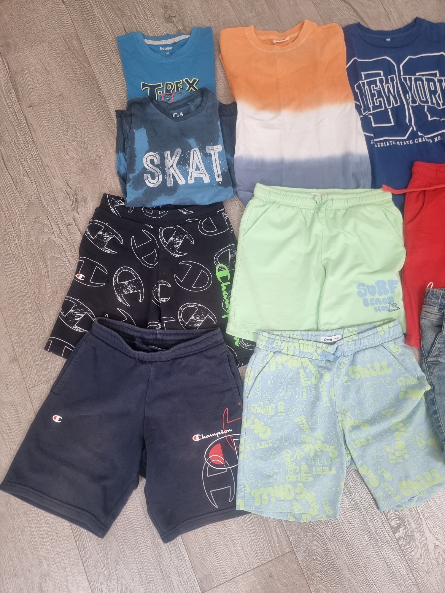 Lot hainute marimea 140
