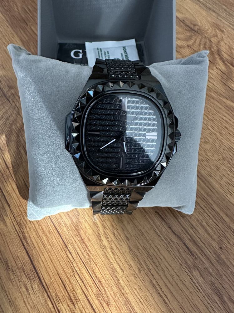 Часовник Guess дамски