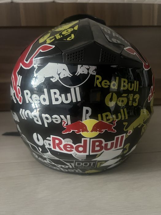 Casca de protectie redbull