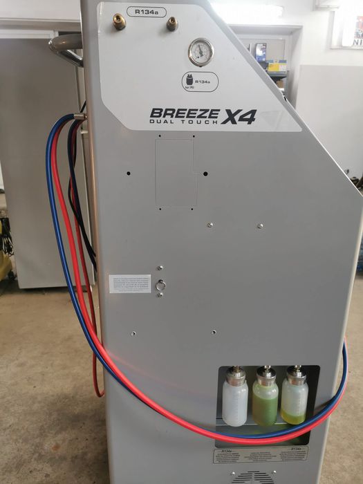 Машина за автоклиматици BREEZE TOUCH DUAL X4 за R134a и 1234yf