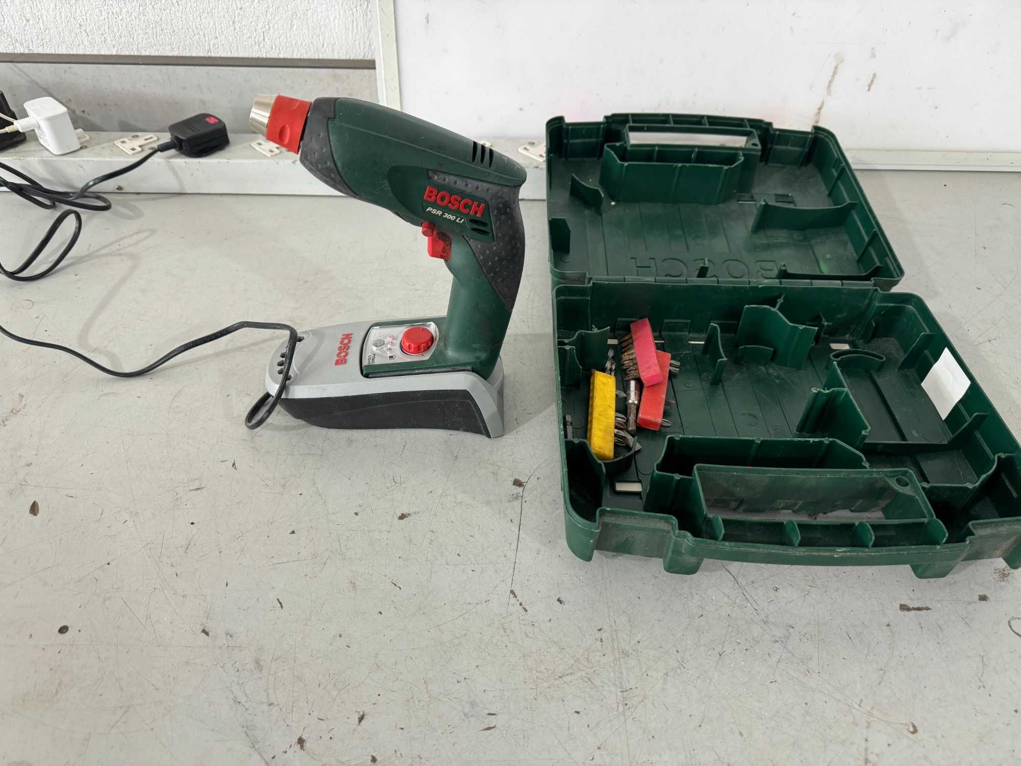 Винтоверт отвертка - Bosch 10,8 V Li ion