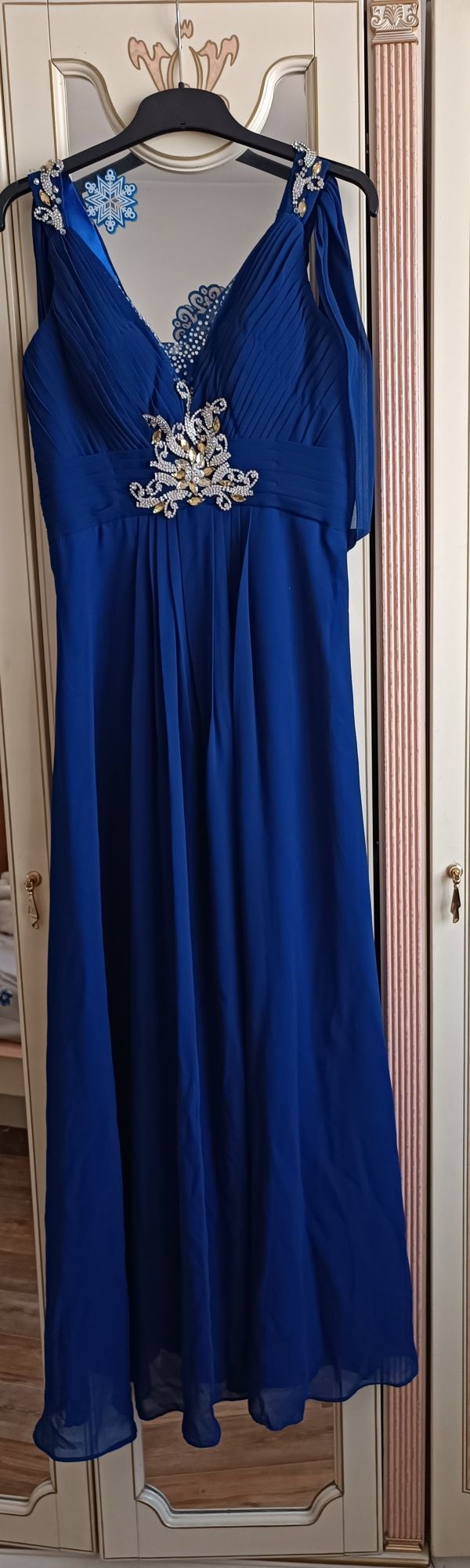 Продам красивое новое синее вечернее  платье