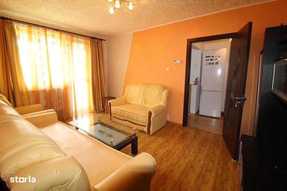 Vând apartament 3 camere în Hunedoara, zona Golgota-str.Siretului 47mp