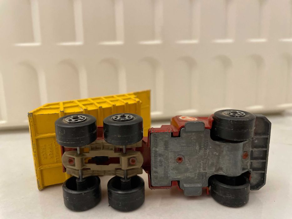 masinuta bascula jucarie veche pentru colectionari made in UK original