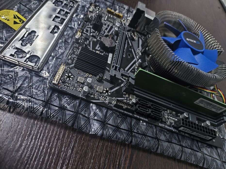 Gigabyte H410+i3 10100+16Gb