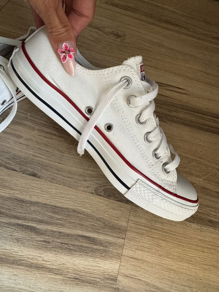 Оригинални бели кецове кецове Converse ! 37 н