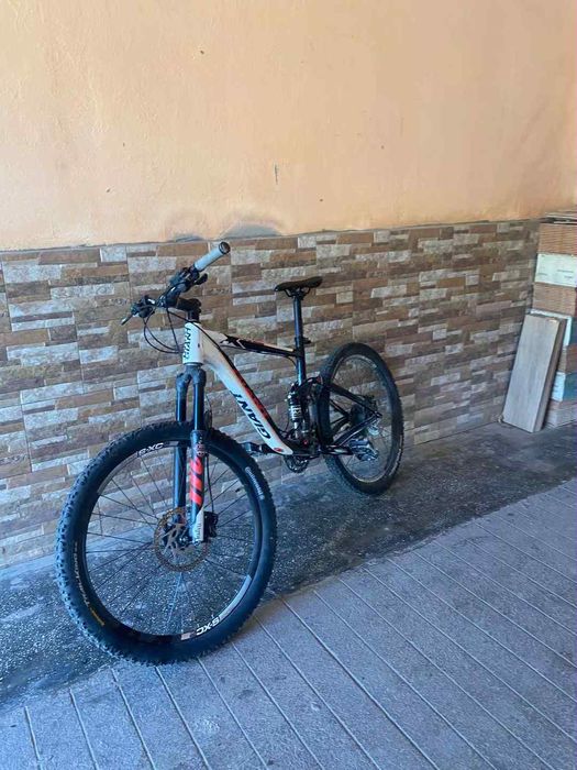 Bicicleta Giant cu suspensie fajta si spate