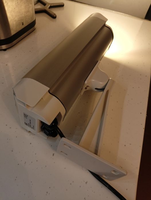 Прожектор, кожух за камера, може и външен монтаж.