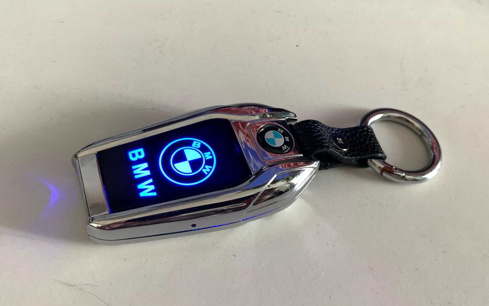 Brichetă electronică BMW cu logo iluminat LED și breloc USB