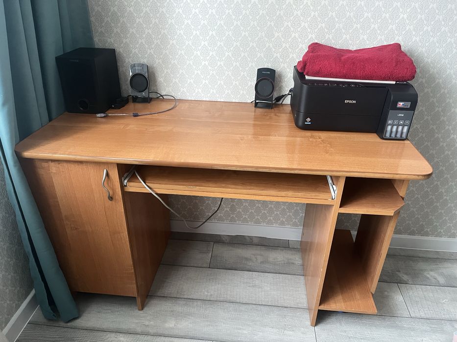 Продам компьютерный стол