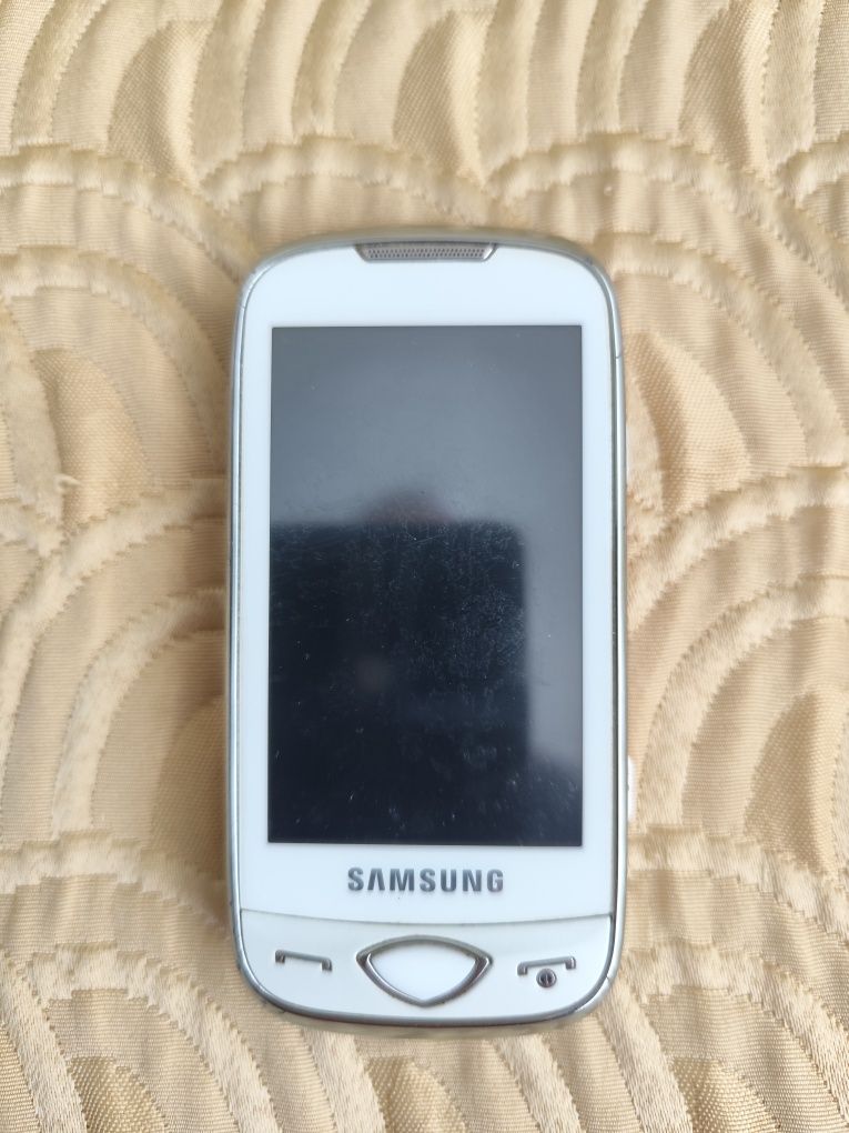 Мобилен телефон Samsung GT-S5560