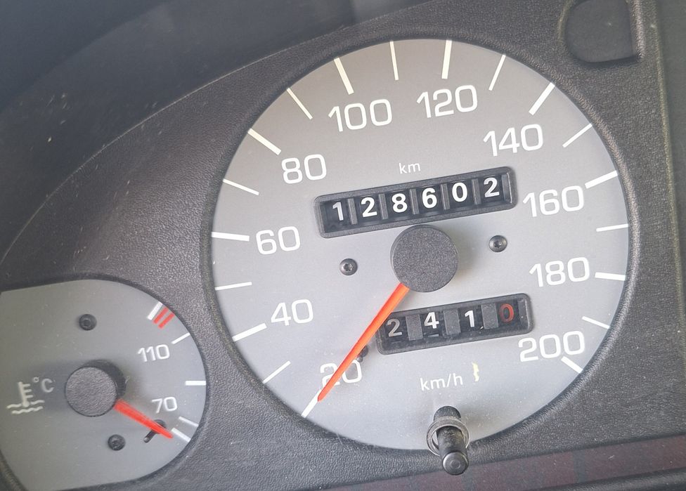 Продавам Шкода Фелиция