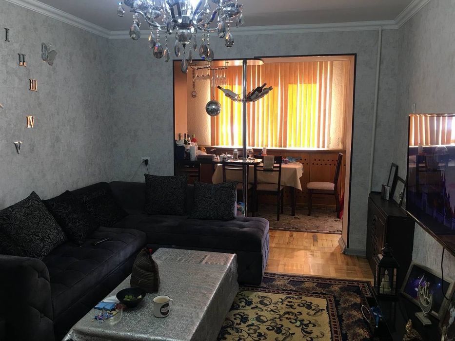 Квартира на Новомосковская 3/3/4 общ пл 65м  с обстановкой
