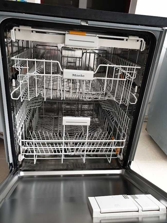 XXL Съдомиялна Miele - Auto Open - 14 Комплекта - Пълно Вграждане 60см