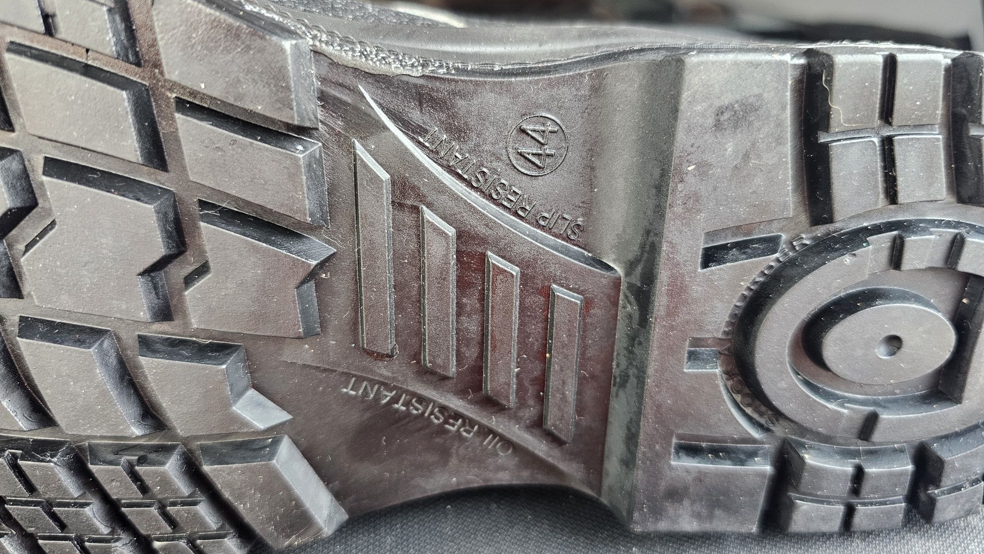 Продам рабочие ботинки