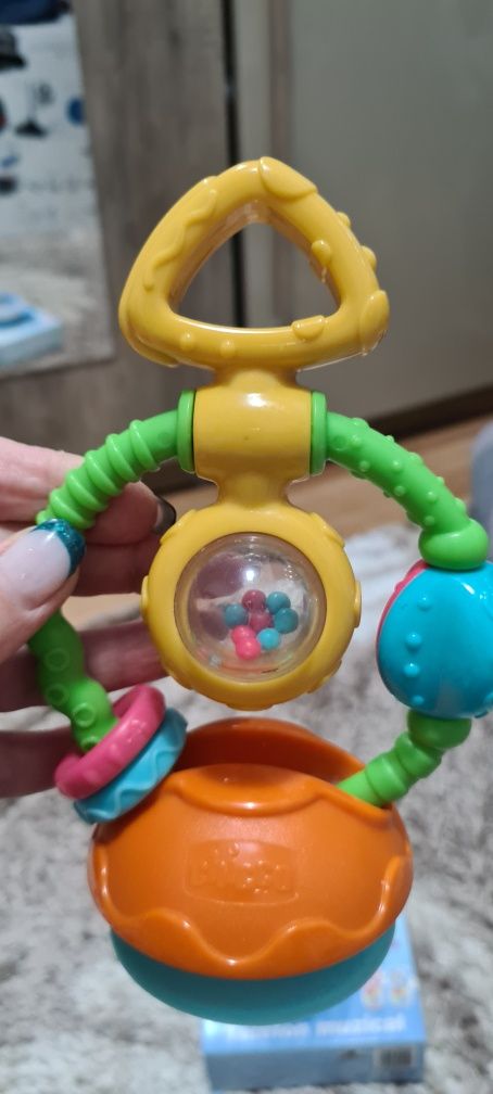 Jucării cu sunete pentru bebe