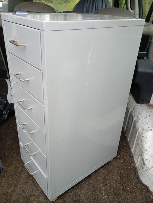 Шкаф с 6 чекмеджета