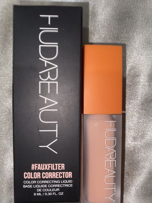 Corector Huda Beauty