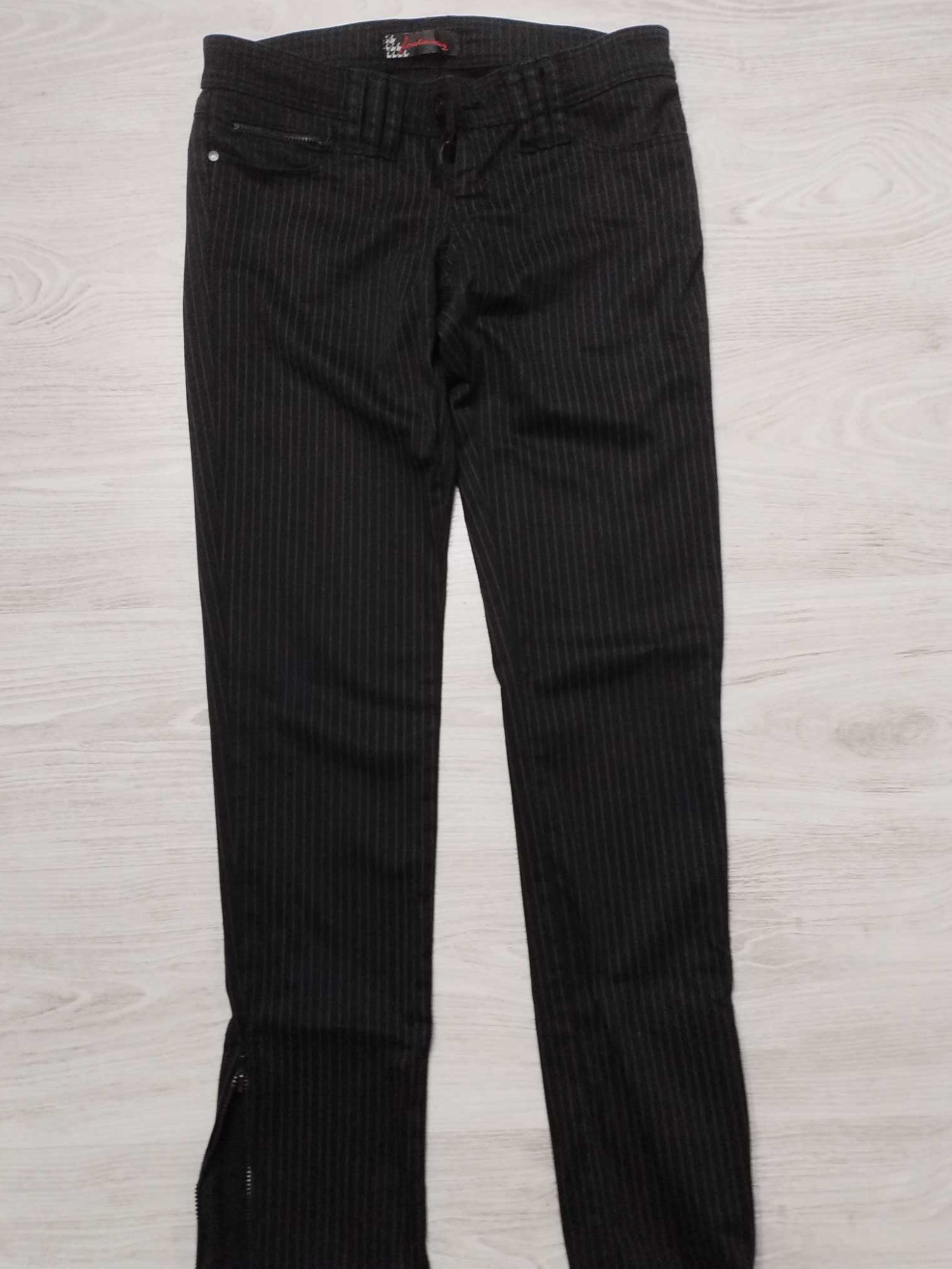 Pantaloni Stradivarius 36