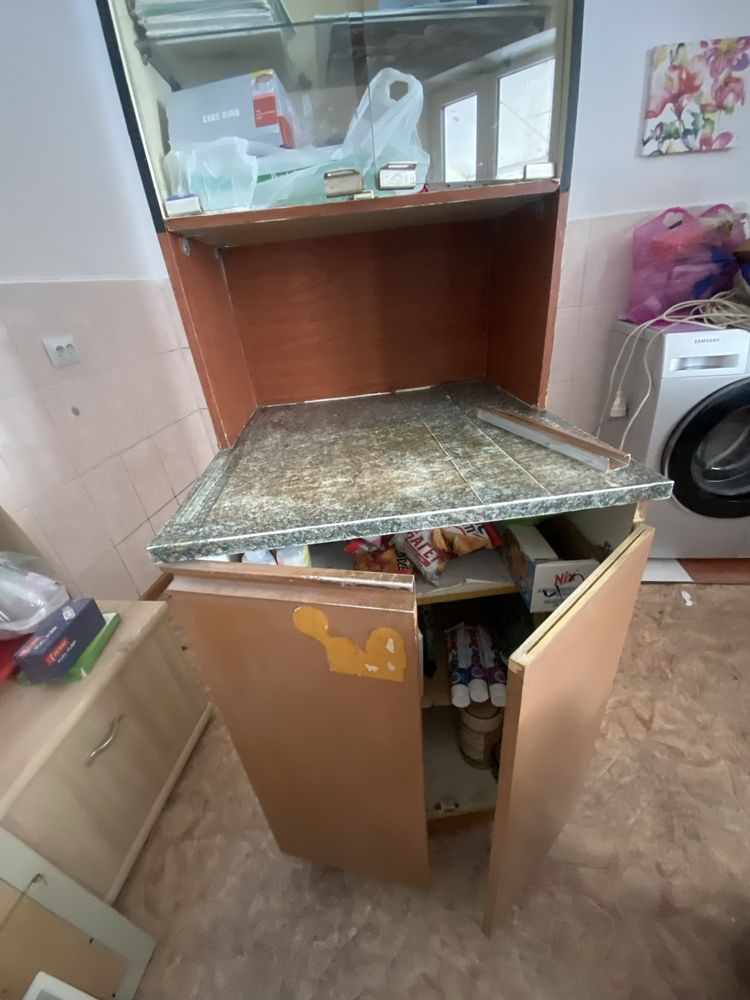 Шкаф кухонный крепкий