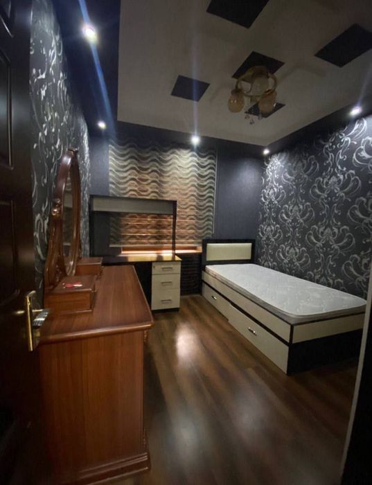 Квартира на Ц5-на небе 4/1/4 общ пл 85м  с обстановкой