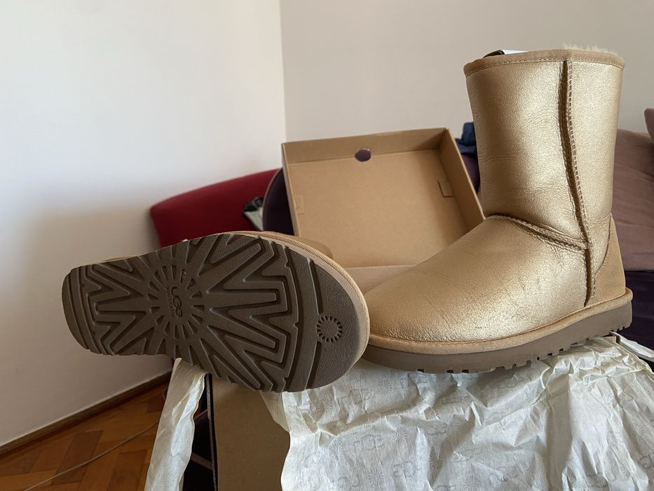Cizme ghete UGG nr. 38 (7) Classic Short Metallic Gold