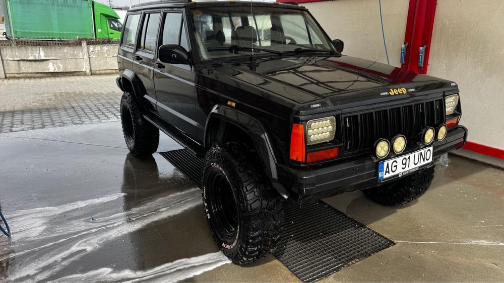 jeep 4.0 l  benzina  schimb cu utv