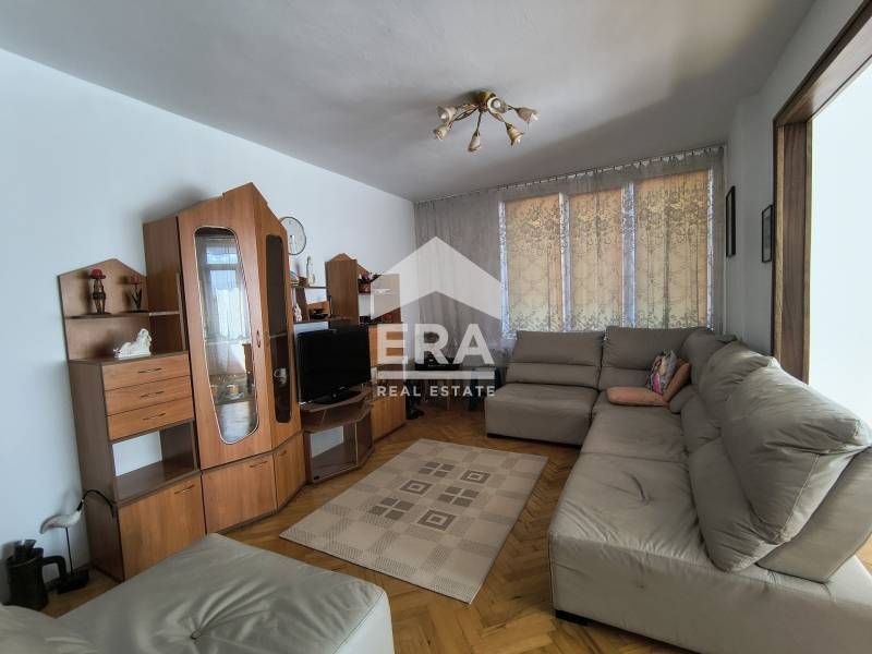 Тристаен апартамент в кв. Колю Фичето