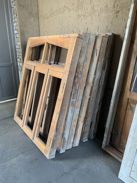 Srochna Eshik va Derazalar Sotiladi 1ta teraskasi ham bor Xolati ideal