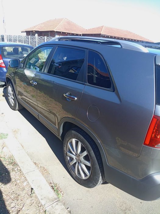 Vând Kia Sorento