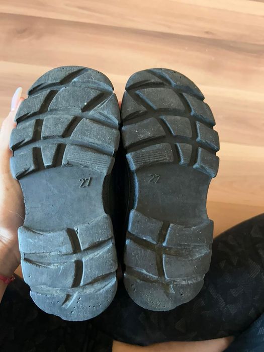 Детски ботушки 27 номер,но по-скоро отговарят на 28-29 номер