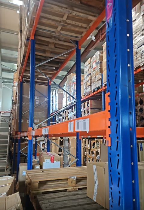 Rafturi metalice in stoc mai multe detali sunati