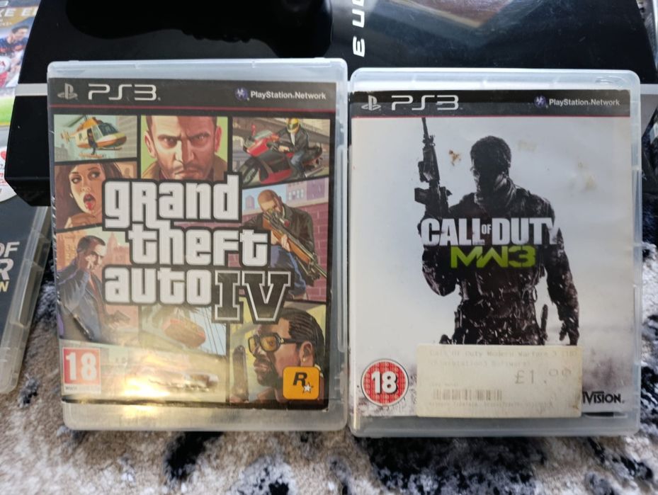 Vând ps 3 e in stare buna