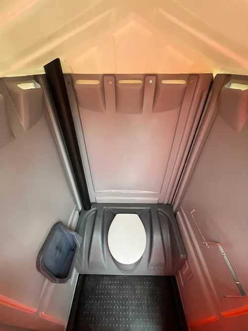 Toaleta WC ecologica vidanjabila RIGA echipata pentru fixare pe sol