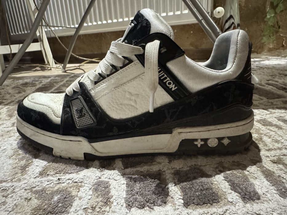 Продавам!Louis Vuitton sneakers