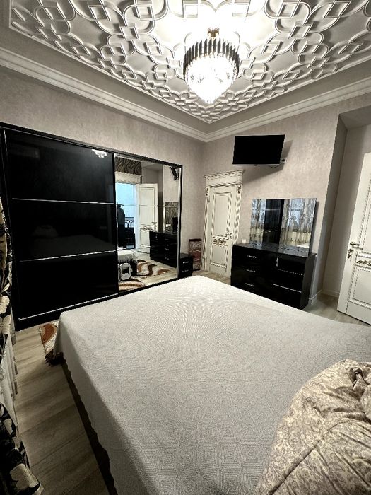 Katta Qozirobodda yangi hovli arendaga beraman