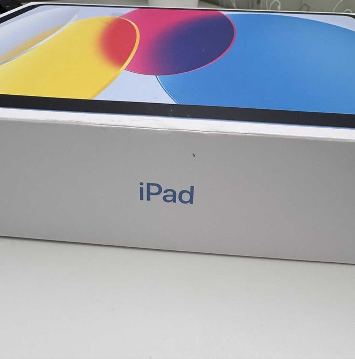 Apple iPad (2025) 11th Gen 128GB , на няколко цикъла на зареждане