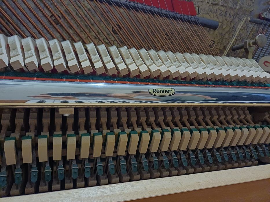 Pianina de vanzare