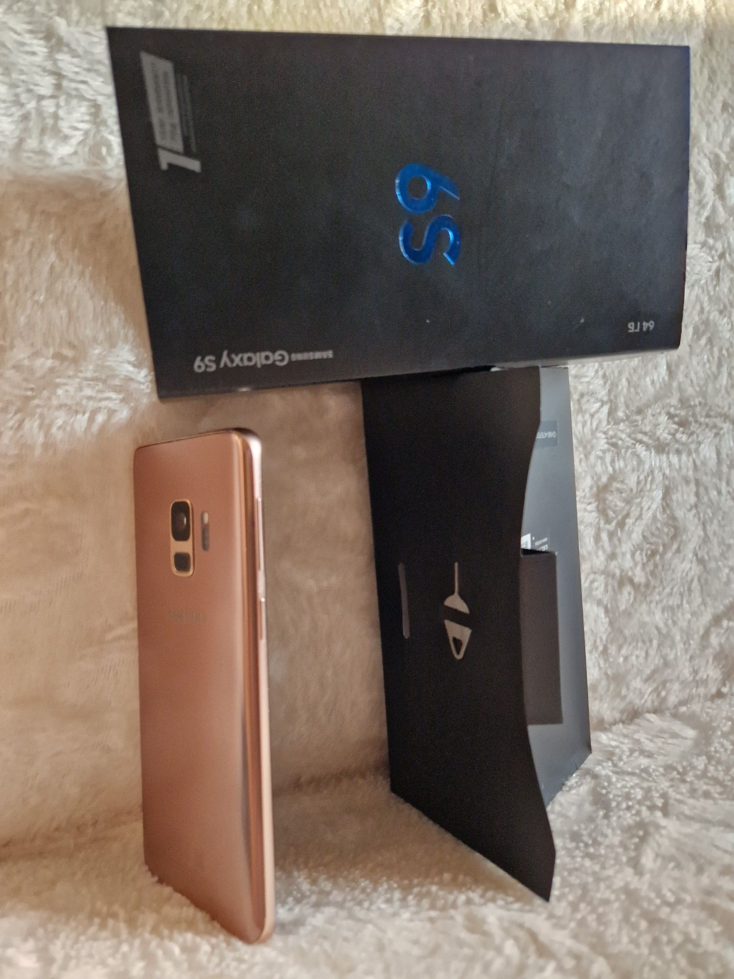 Продам телефон Samsung S9